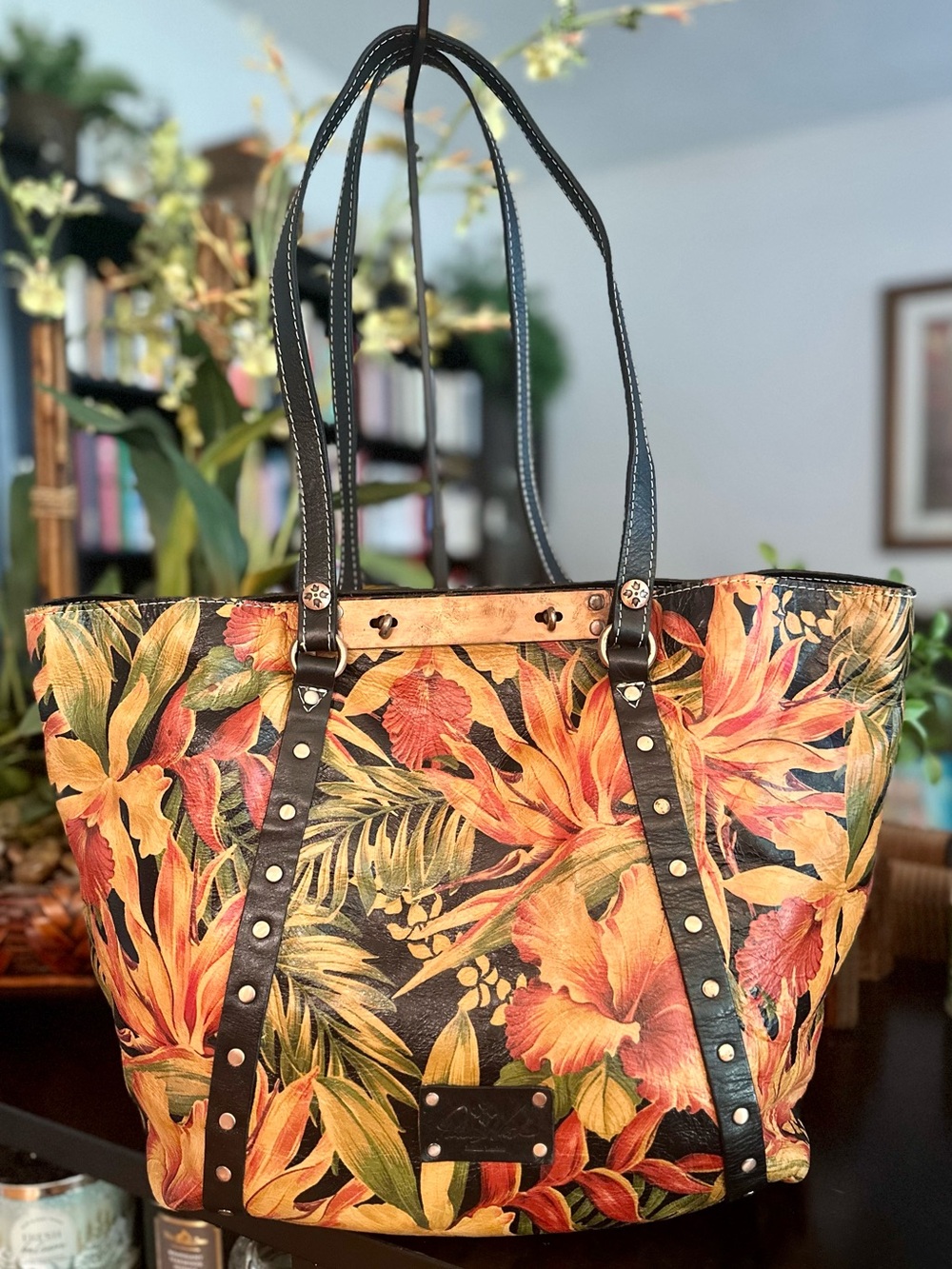 Patricia Nash Benvenuto Tote IN Tropical Print EUC
